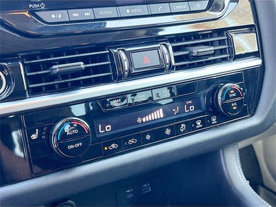 2022 Nissan Pathfinder SV