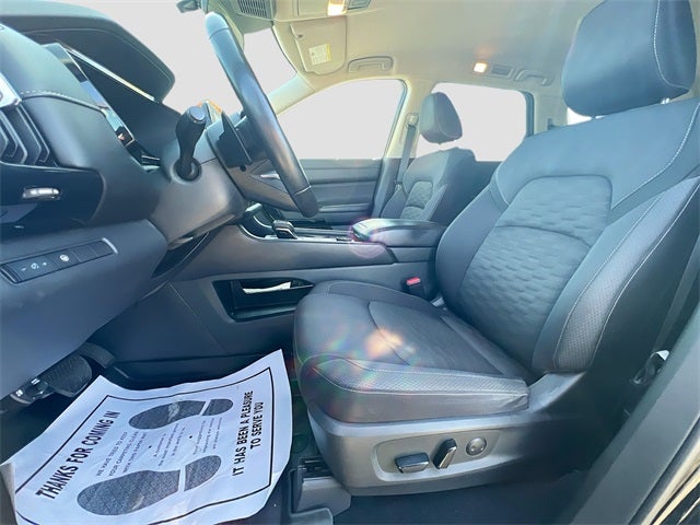 2022 Nissan Pathfinder SV