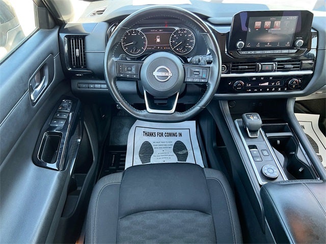 2022 Nissan Pathfinder SV