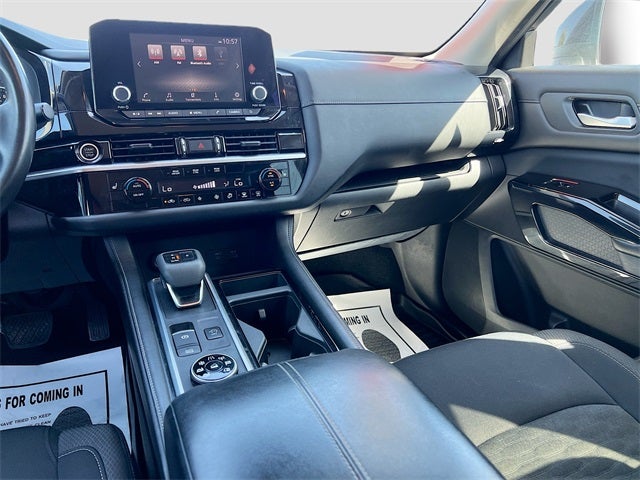 2022 Nissan Pathfinder SV