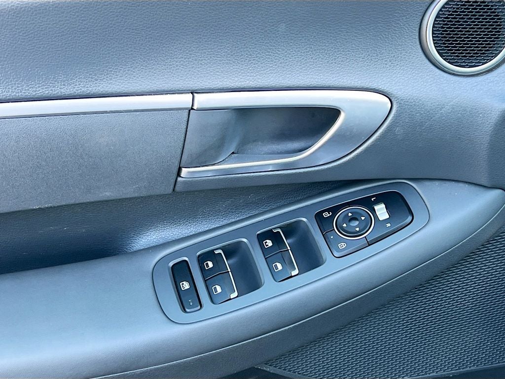 2022 Hyundai SONATA SE