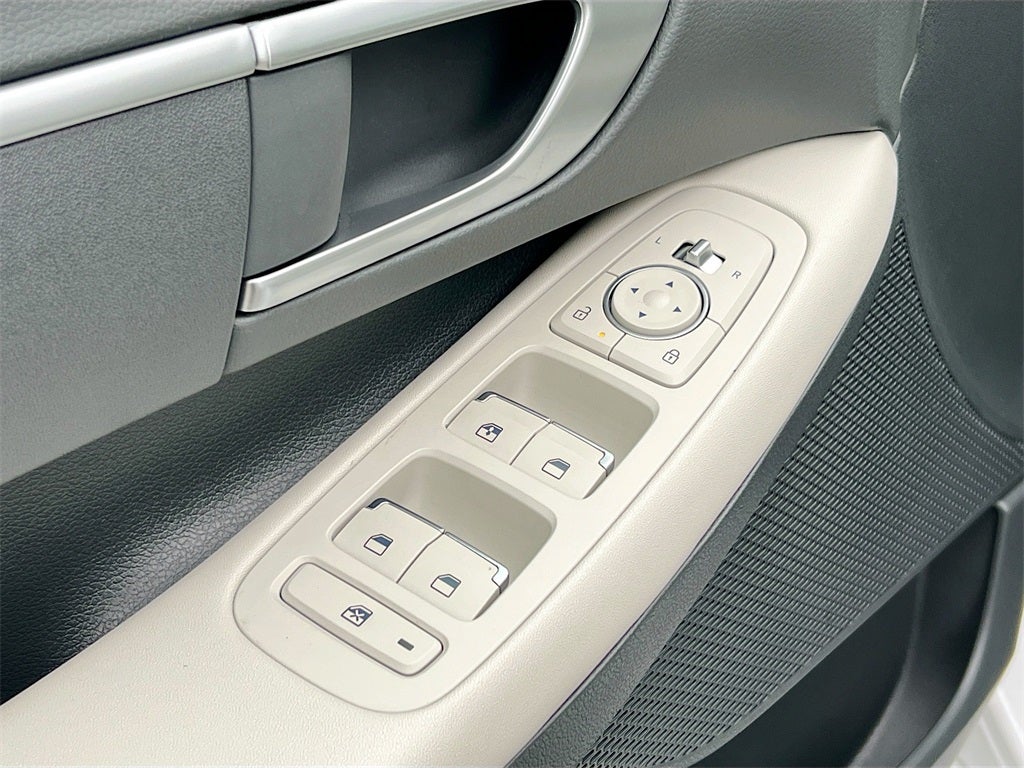 2025 Hyundai SONATA SE