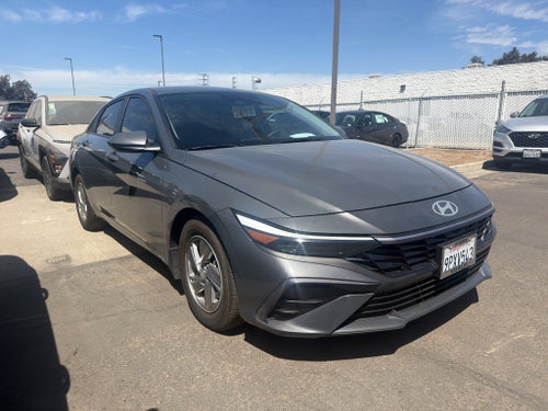 2025 Hyundai ELANTRA SE