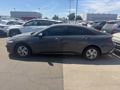 2025 Hyundai ELANTRA SE
