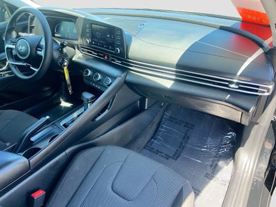 2025 Hyundai ELANTRA SE