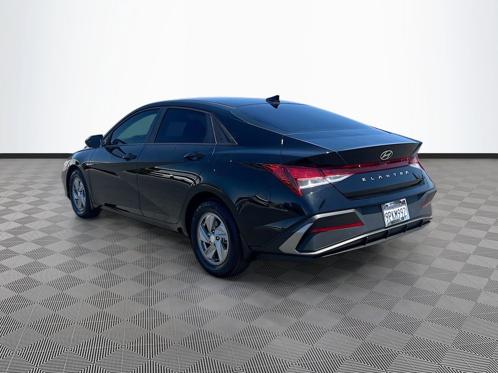 2025 Hyundai ELANTRA SE