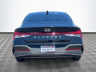 2025 Hyundai ELANTRA SE