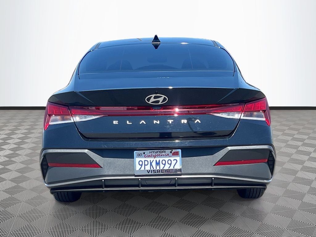 2025 Hyundai ELANTRA SE