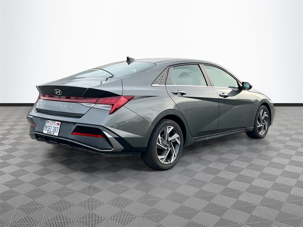 2025 Hyundai ELANTRA SEL Convenience