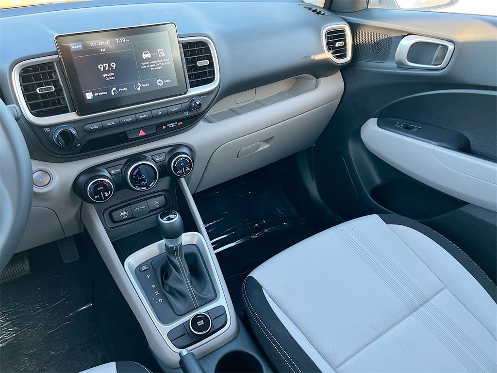 2025 Hyundai VENUE SEL