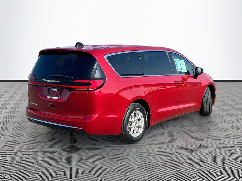 2025 Chrysler Pacifica Select
