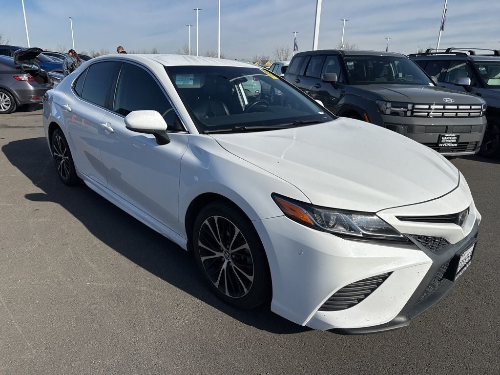 2020 Toyota Camry SE