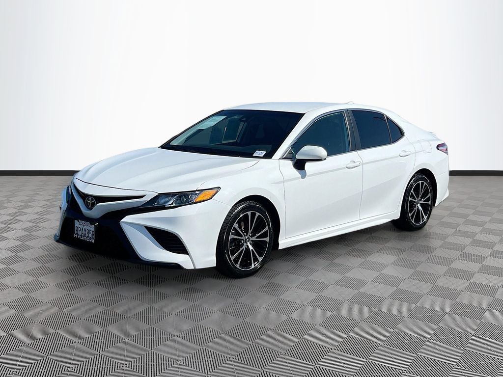 2020 Toyota Camry SE