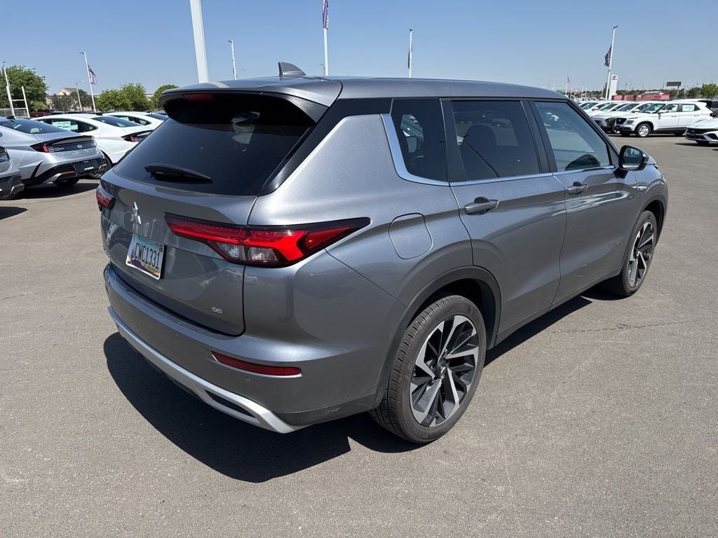 2024 Mitsubishi Outlander SE